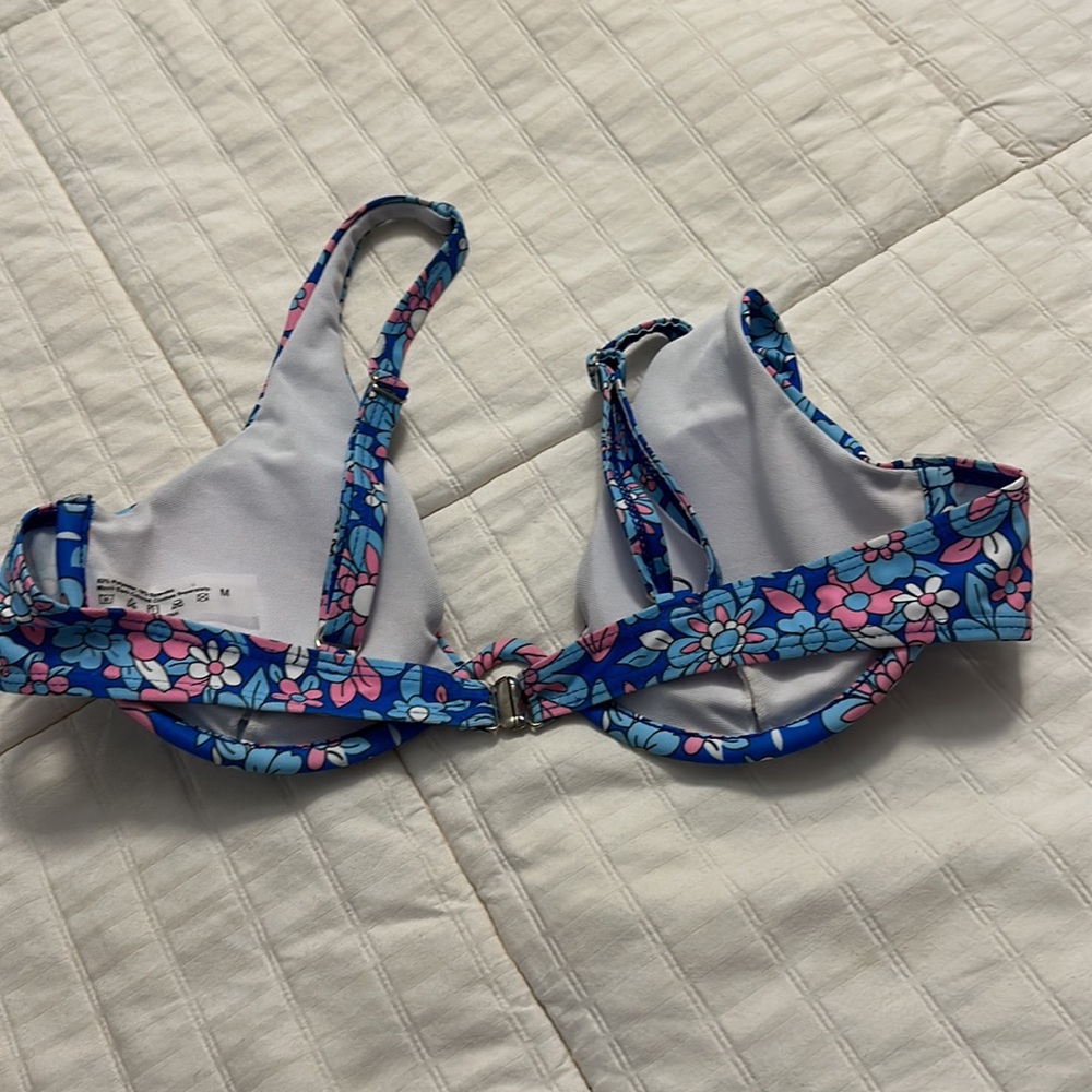 Medium bikini top bundle - Picture 11 of 11